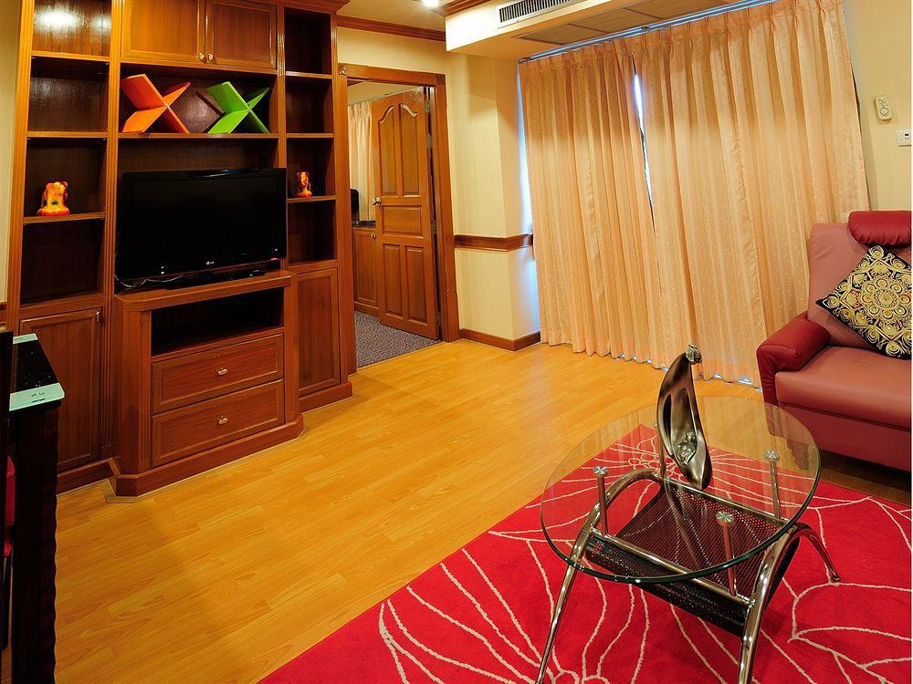 Oyo 796 Paradise Sukhumvit Hotel Bangkok Exterior photo