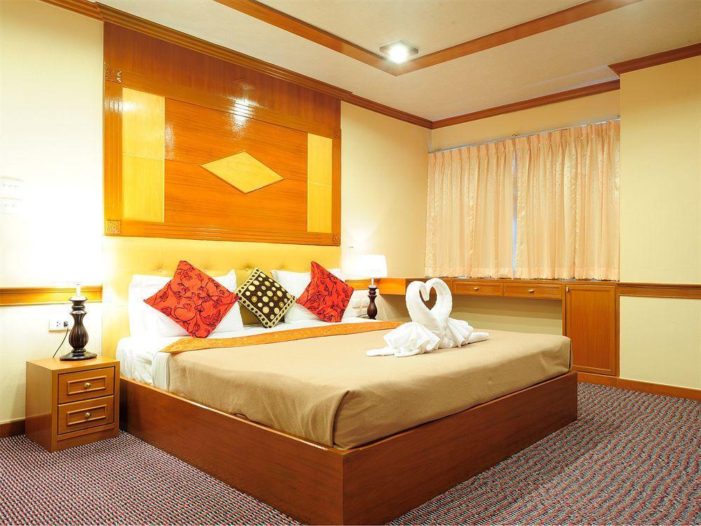 Oyo 796 Paradise Sukhumvit Hotel Bangkok Exterior photo